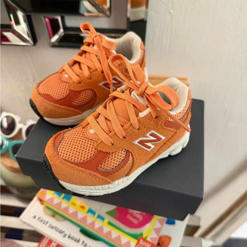 New Balance Kids - Brown Orange Sneakers size 5W - Picture 1 of 9